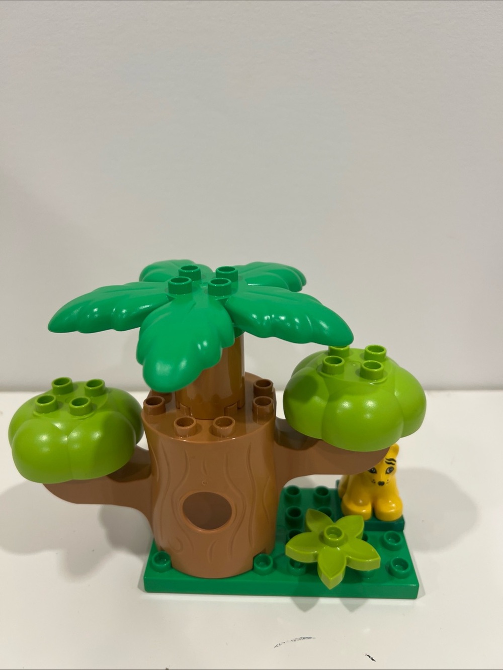 LEGO DUPLO Jungle Playset: Green Trees and Animals - Giraffe Turtle Baby Lion - Picture 3 of 4